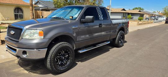 Ford F-150 Extended Cab Pickup Truck