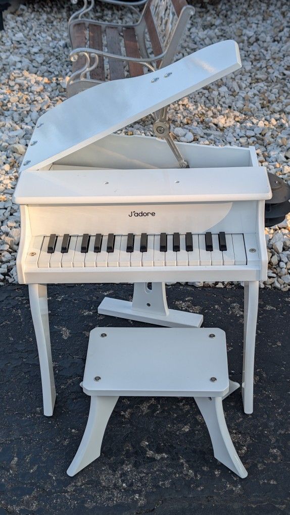 WHITE J'ADORE KIDS PIANO W/ STOOL