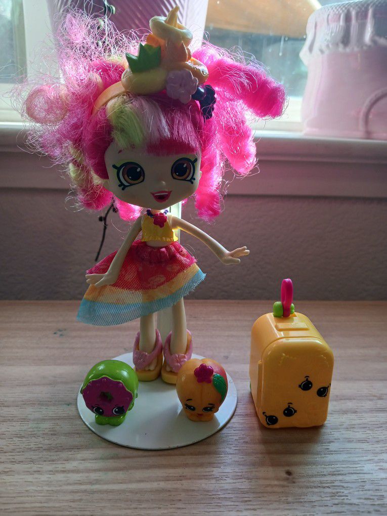 Shopkins World Vacations Donatina Visits Brazil doll 5" 