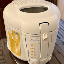 De’Longhi Cool-Touch Deep Fryer – NEW / Never Used – In Box
