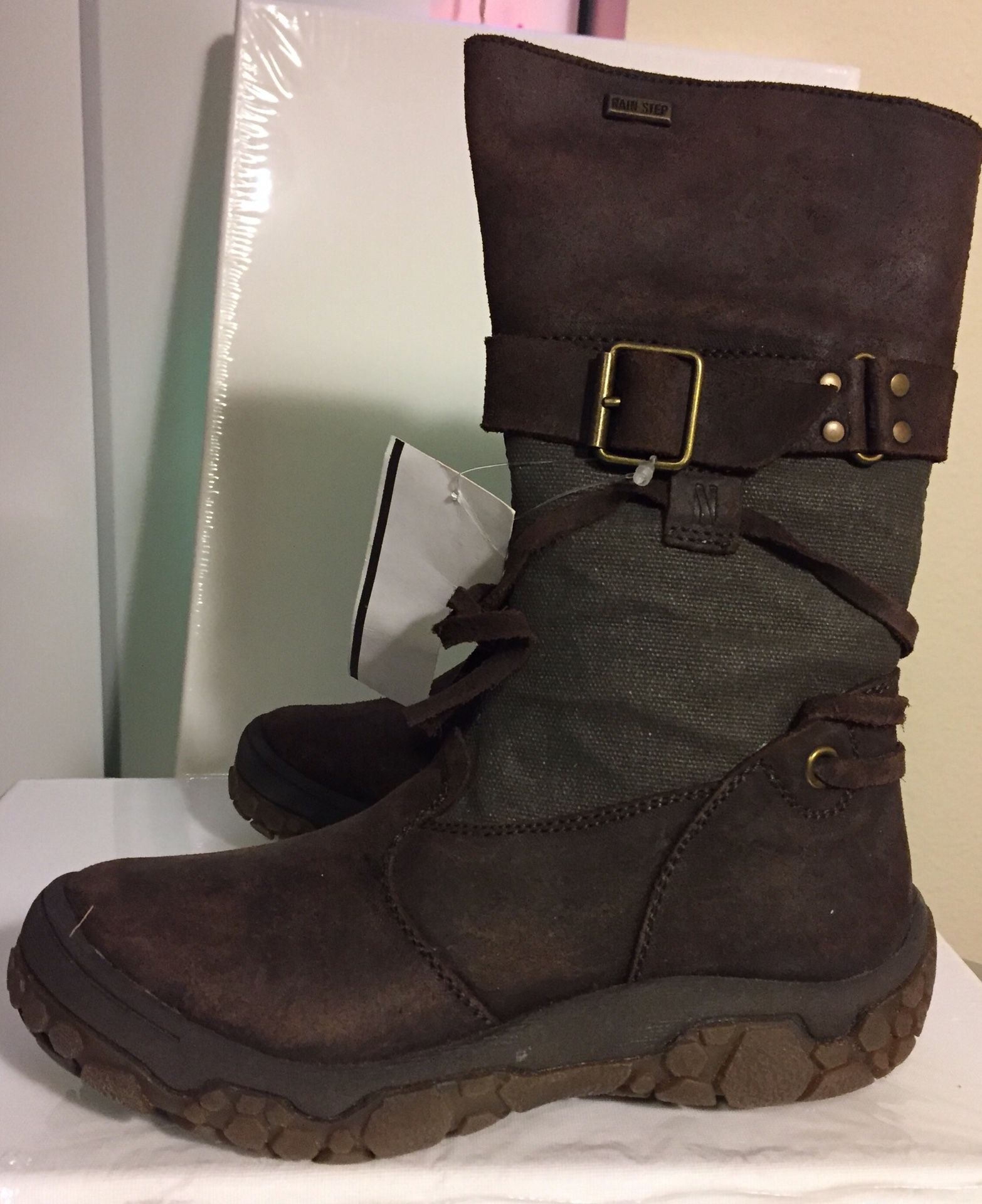 Girls boots Naturino waterproof faux fur lined. size3439(2-3US)$39