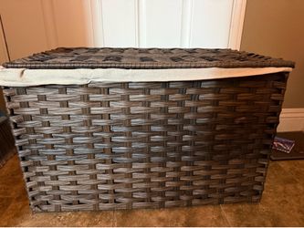 2 Large storage baskets for blankets and more