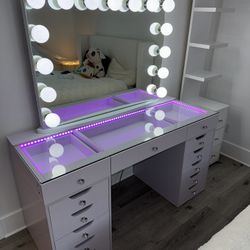 Beautiful Vanity With Outlets 