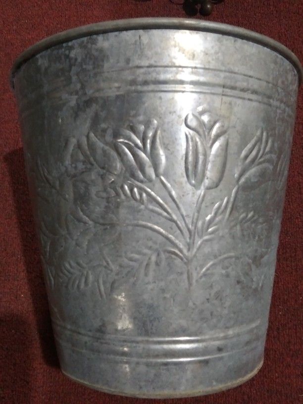 NEW NEVER USED LOVELY METAL EMBOSSED FLOWER POT