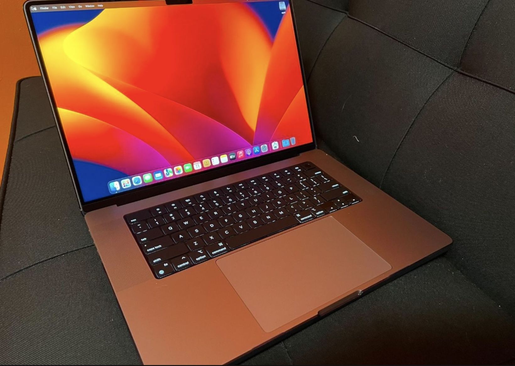 Apple MacBook Pro 16 Inch M2 Pro Chip 16ram 512gb Flash Hard Drive Perfect Condition 100 Cycle Count