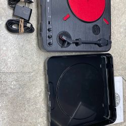 Numark Pat01 Scratch Portable Turntable With Power Cord / AUX Cord / USB Cable (70502182)