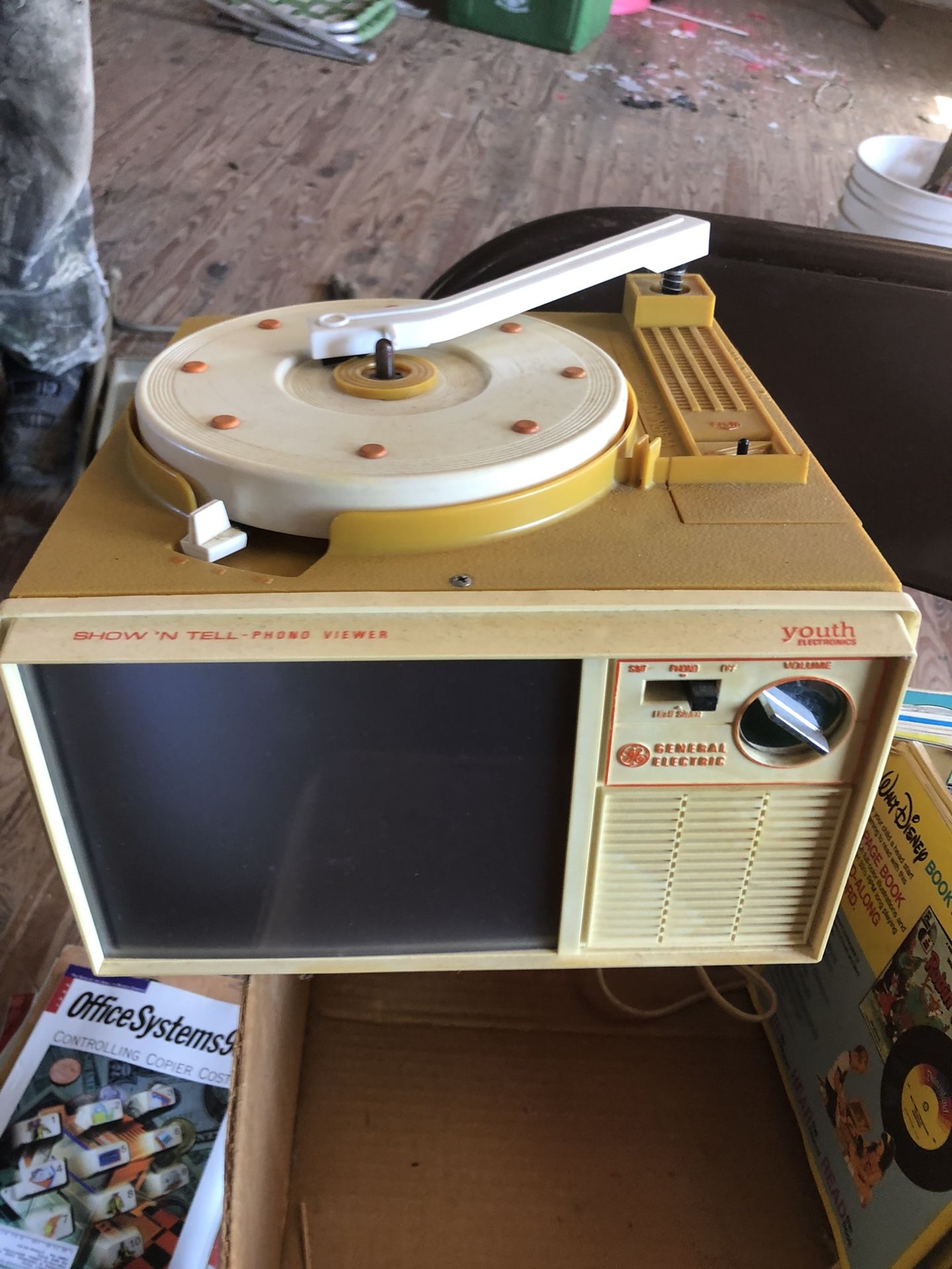1960s GE Show N Tell Phono Viewer Toy