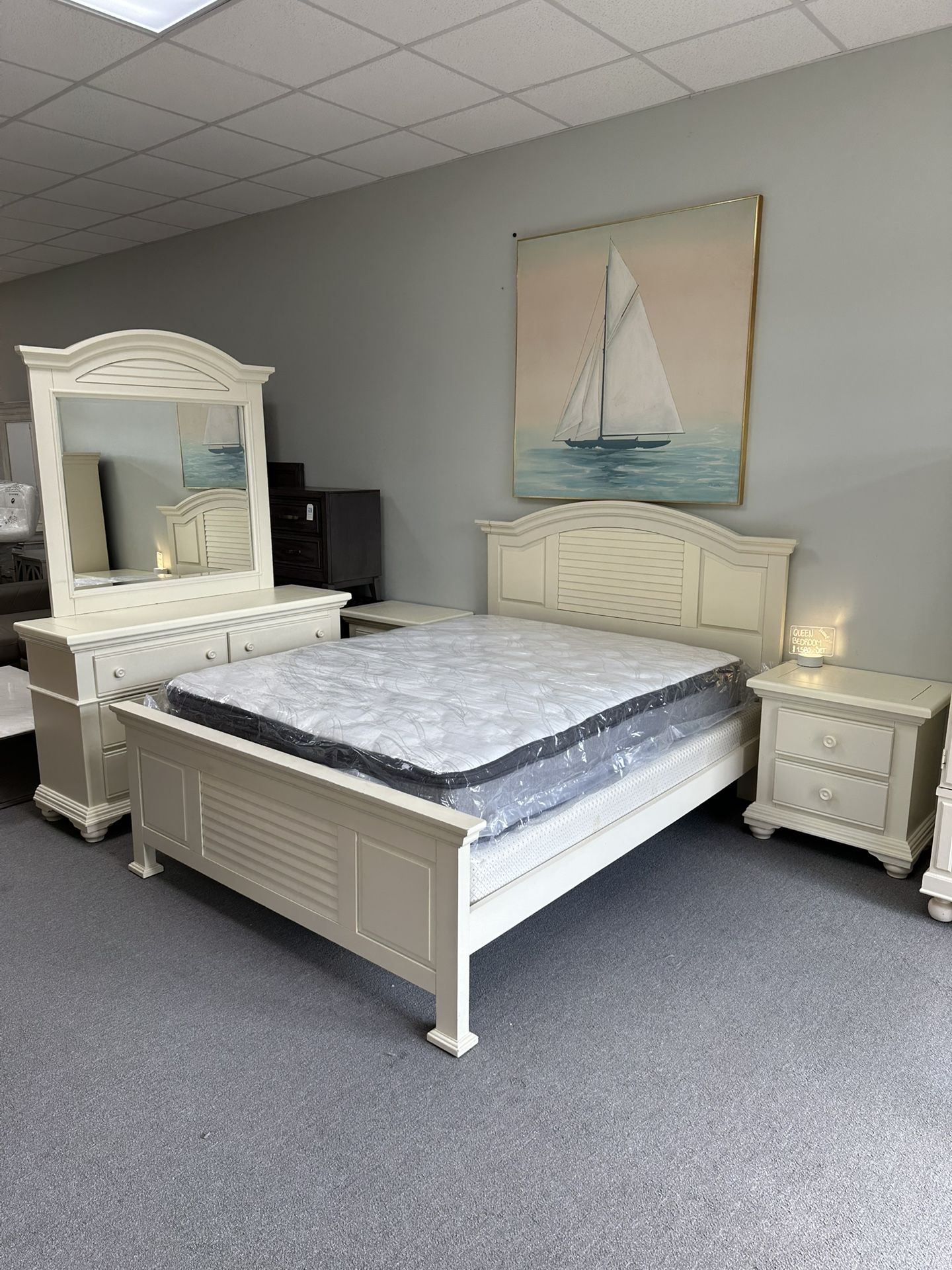Queen bedroom set (FREE 24H DELIVERY AND SETUP)