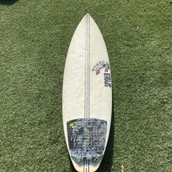 Spyder Surfboard With Really Nice Futures Fins