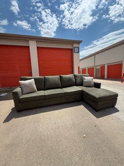 FREE DELIVERY - Deep Seating 4-seat Sectional Sofa Couch