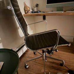 Black Desk Chair 