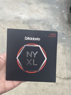D'Addario NYXL Light Top/Heavy Bottom electric guitar strings, size 10-52