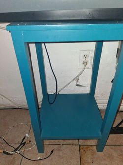 Side table/shelf