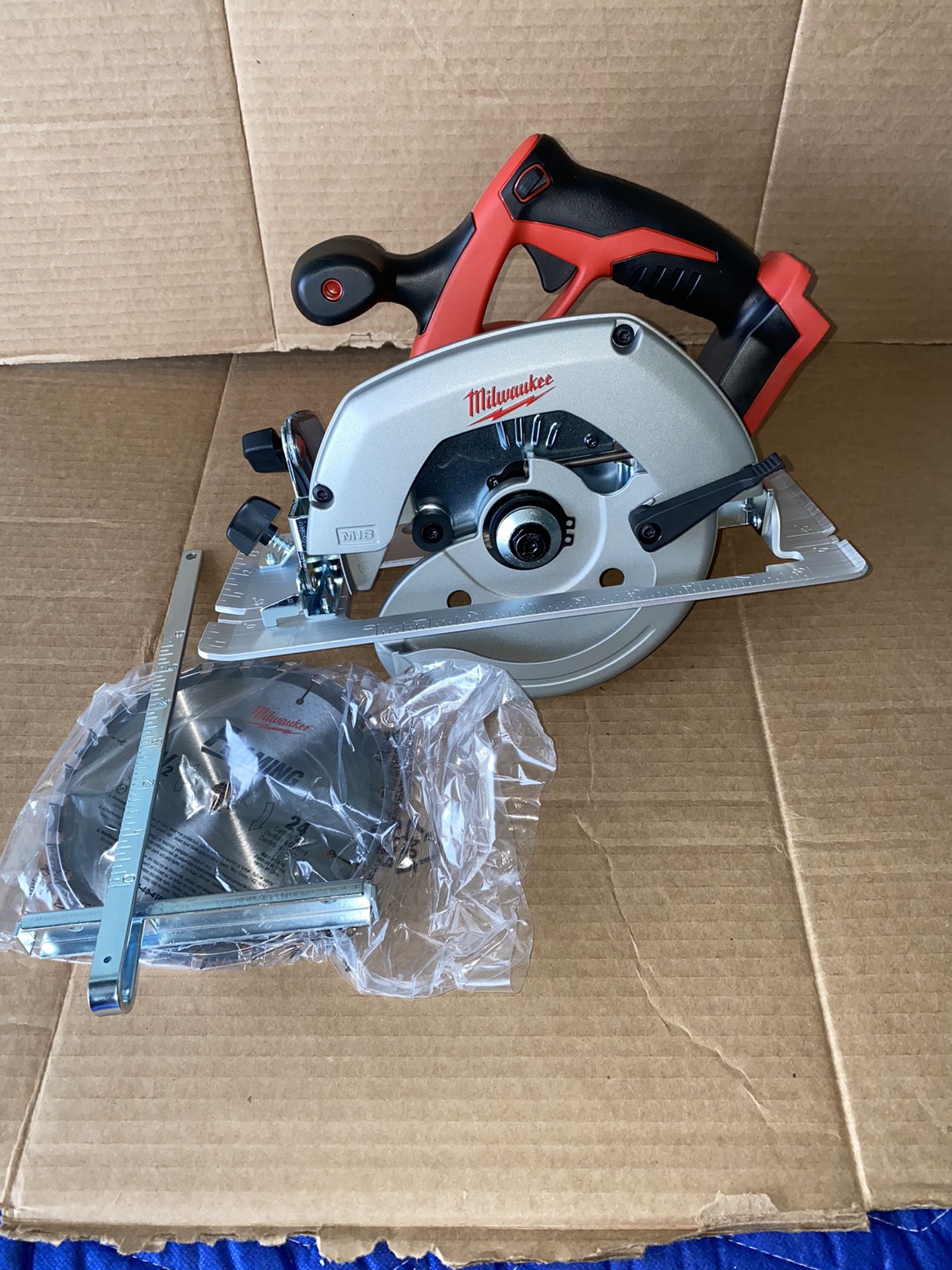Milwaukee M18 18-Volt Lithium-Ion Cordless 6-1/2 in. Circular Saw (Tool-Only) New