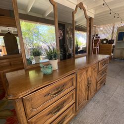 Gorgeous Hienory French Provincial Furniture Set 