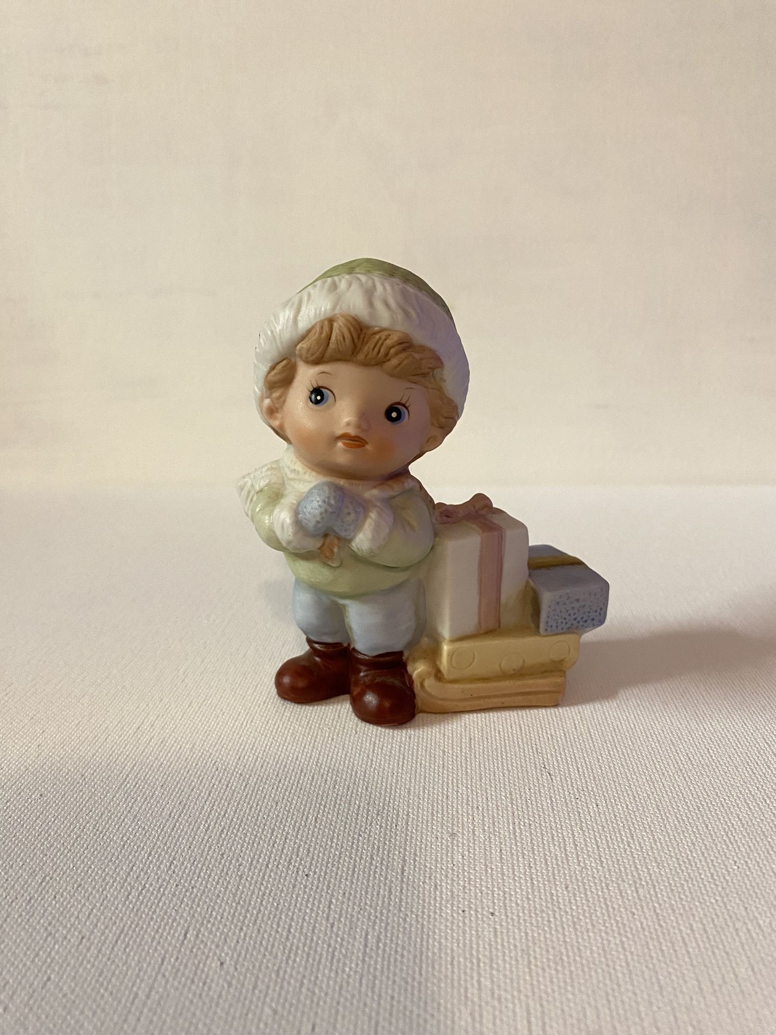 Vintage Homco Christmas Boy and Girl Figurines with Gifts and Tree #5556