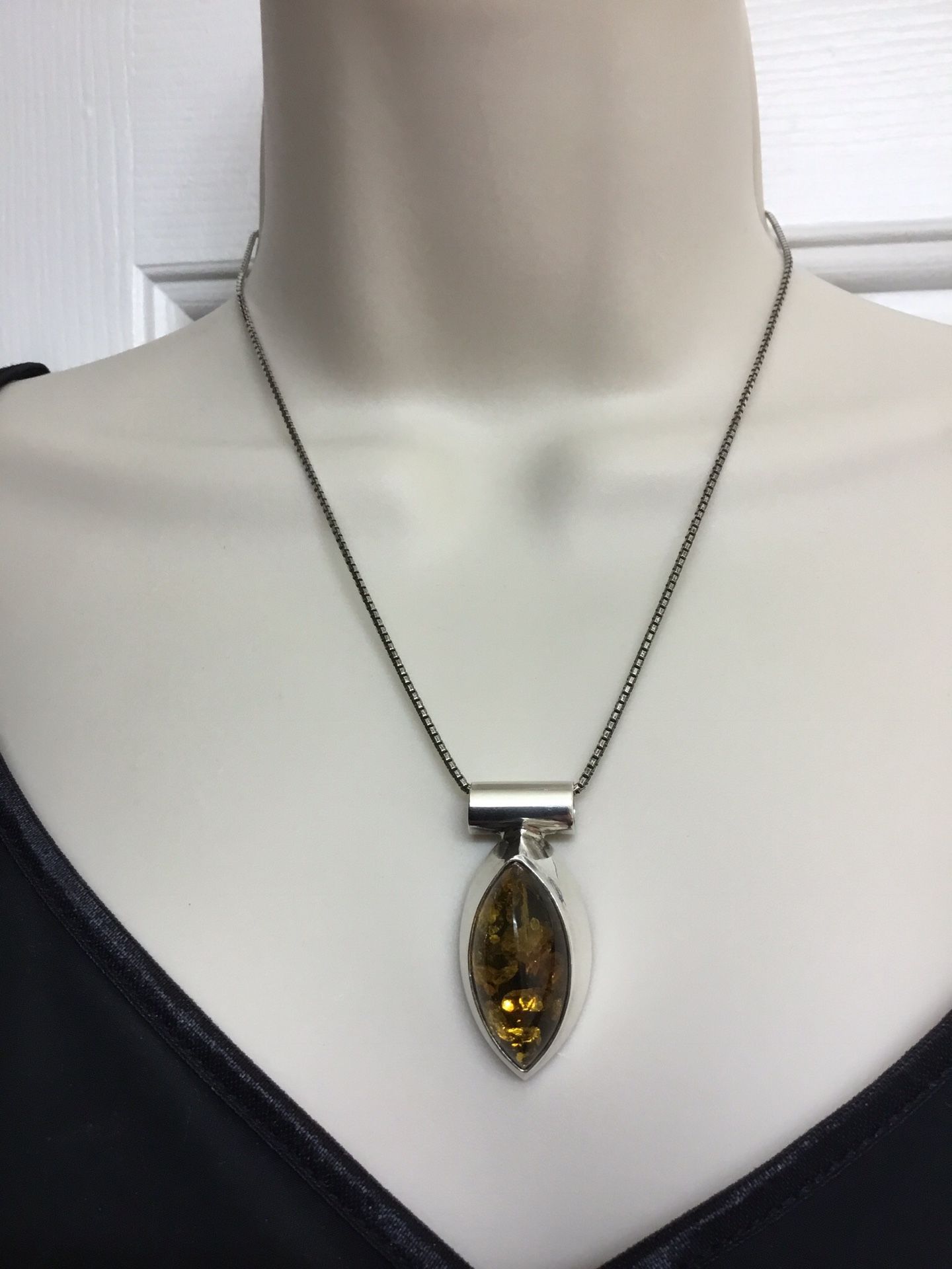 Stunning Sterling silver 925 Baltic Amber Necklace