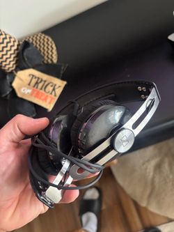 Sennheiser Momentum 2 On Ear headphones - like new
