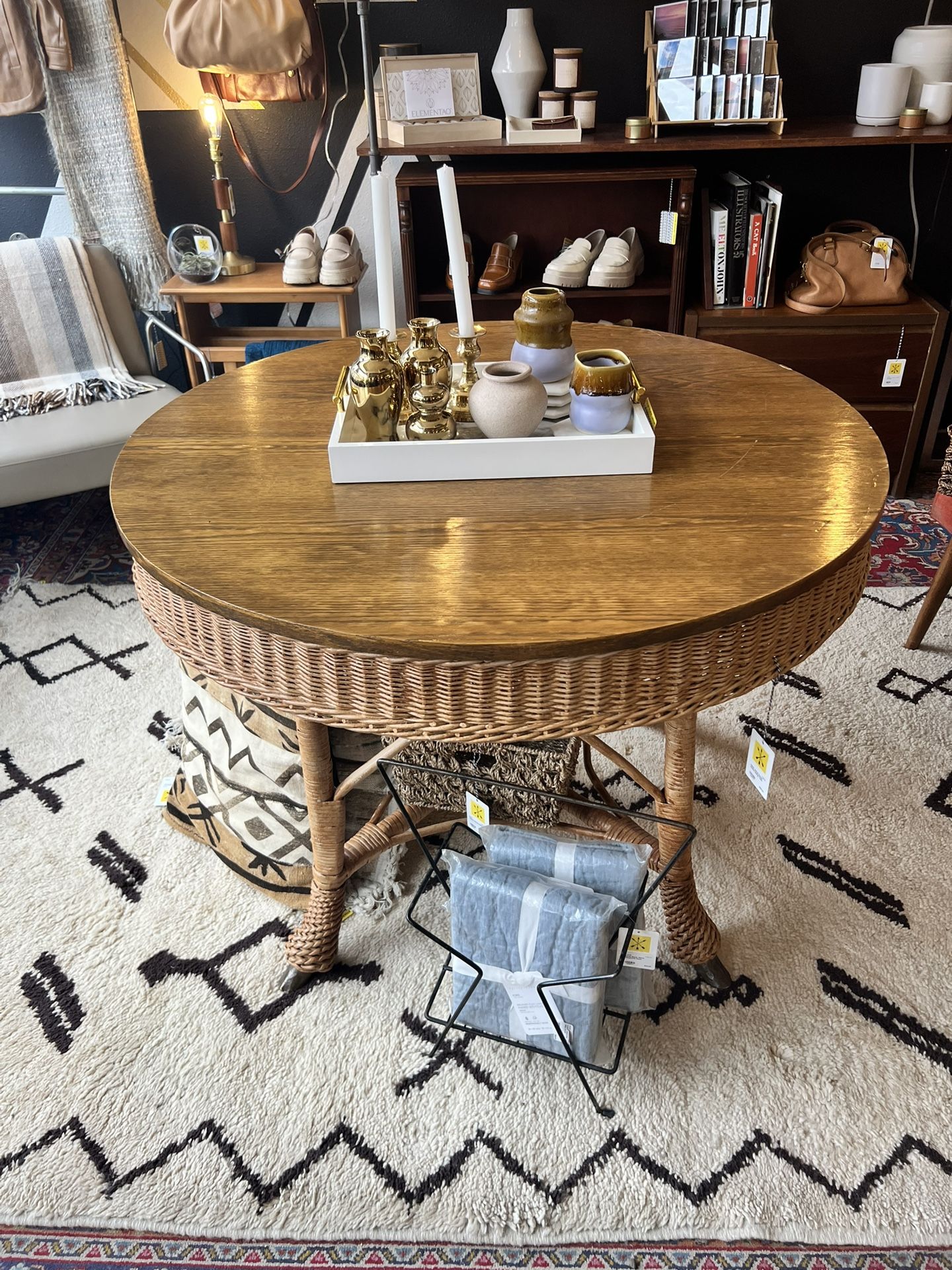 Round Rattan Dining Table Final Sale (G1DC2L)