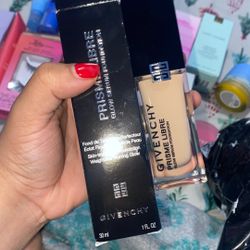Givenchy Glow Foundation 