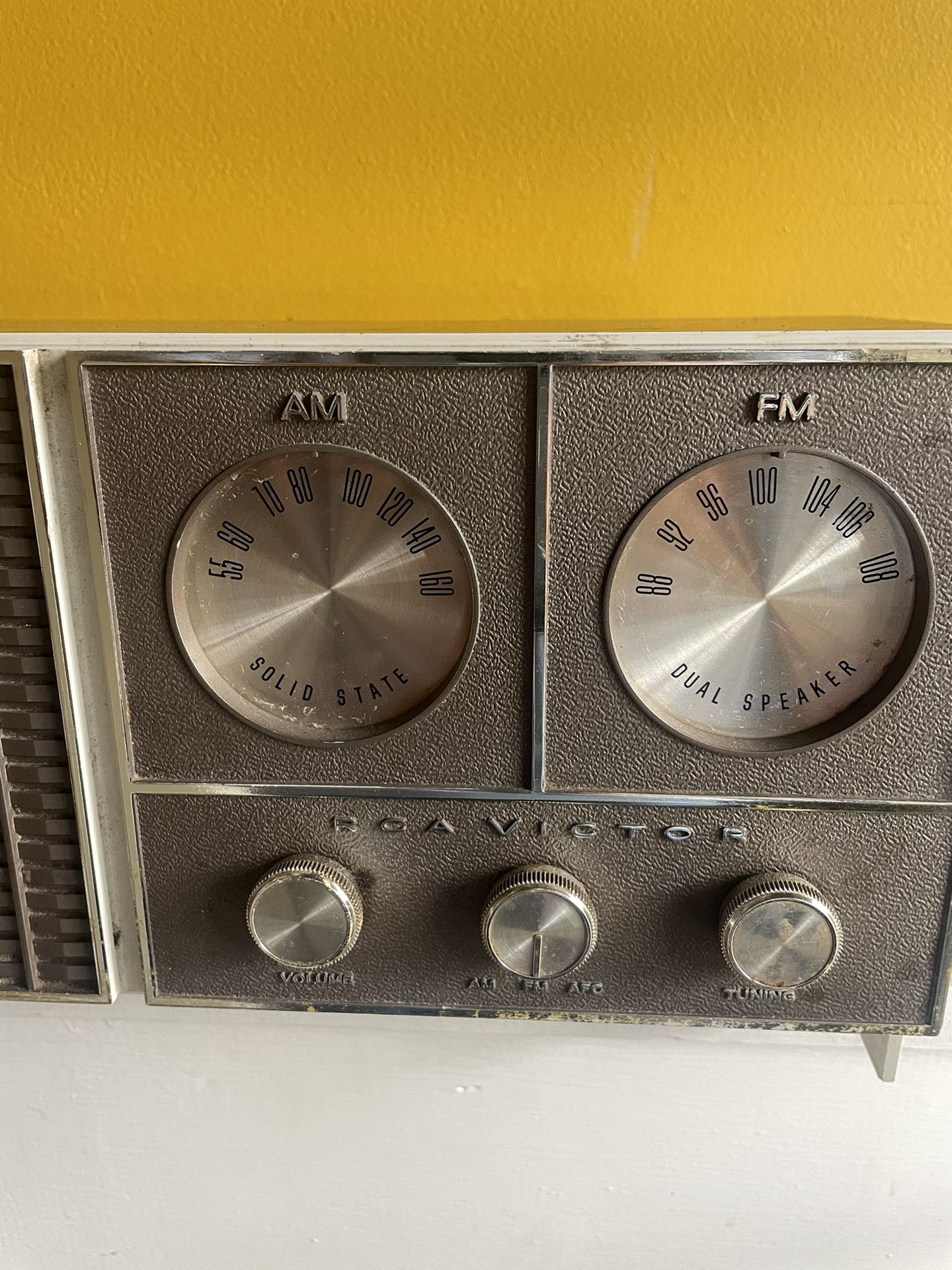 Vintage Radio.  RCA - VICTOR