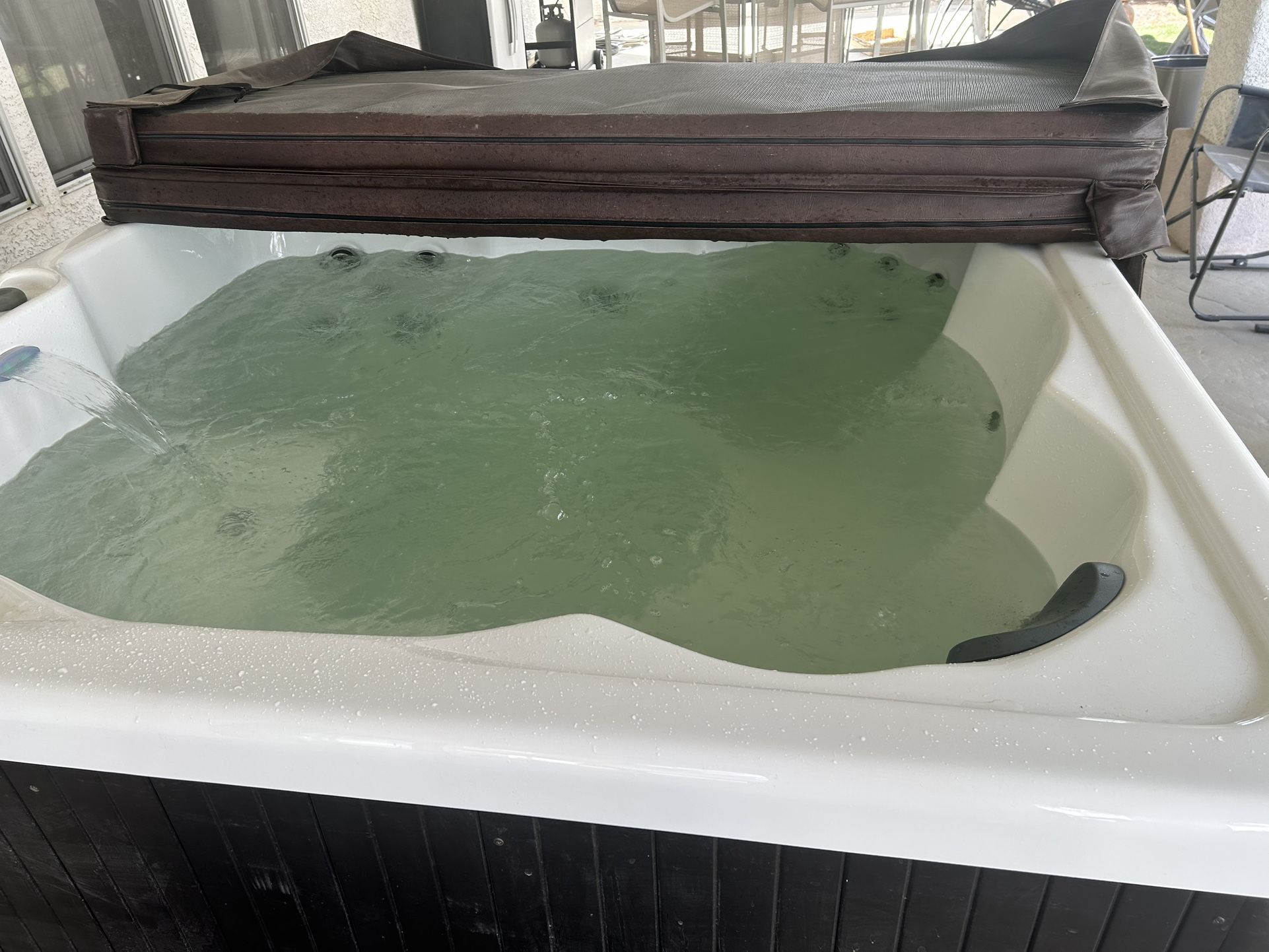 6 seater Jacuzzi/Spa