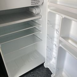 Galanz Mini Fridge