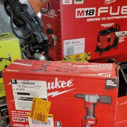 MILWAUKEE M12 RIVET TOOL (TOOL ONLY)
