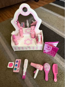 Melissa & Doug Wooden Beauty Salon Play Set, 18-Piece Vanity