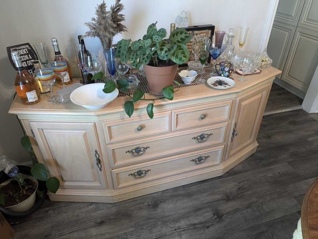Lexington furniture Grand tour series Buffet