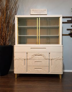 Beautiful Mid-Century Cabinet