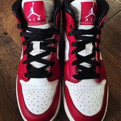 Jordan 1 Mid Chicago sz 5Y $70 OBO