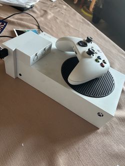 Xbox S 512GB w/ Accessories