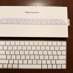 Apple Bluetooth Magic Keyboard with Lightning Port (A1644)