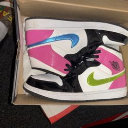 Jordan 1s Size 8.5 “ Black Cyber Pink “