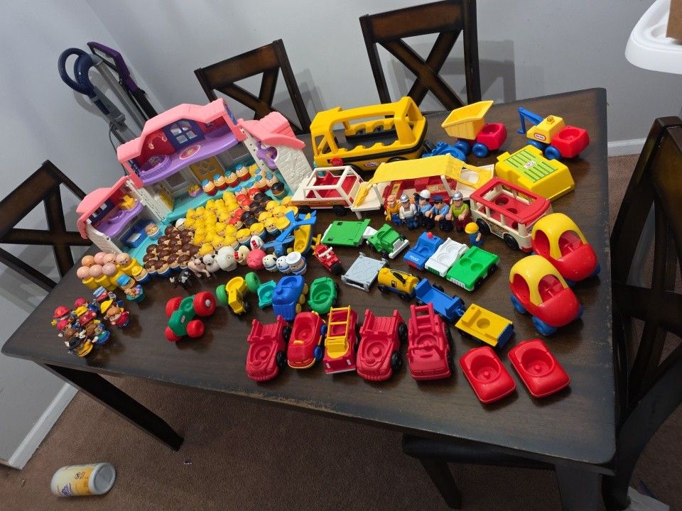 Huge Fisher Price Little People And Little Tikes HUGE Lot / 144 Pieces