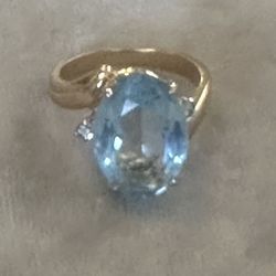 Vintage 18k Gold Plated Blue & Clear Crystal Ring, Size 6.5, Total Weight 5.2 Grams , Beautiful Condition 