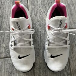 Women’s 9.5 Metcon Nikes. Like New. Hardly Used. 