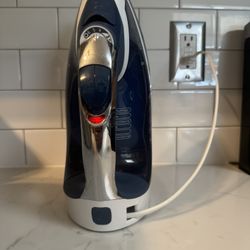 Black+Decker Blue and White Steam Iron ICR16X