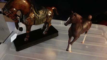 2 Vintage Horses.