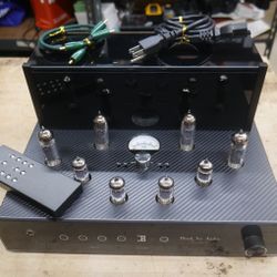 Fusion F11 Integrated Tube Amplifier - Black Ice Studio Black w remote used. tested. in a good working order. 