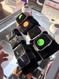Apple Watch Series 4 40 mm only GPS with free Charger