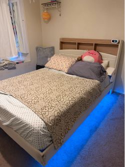 Full mattress, bedframe