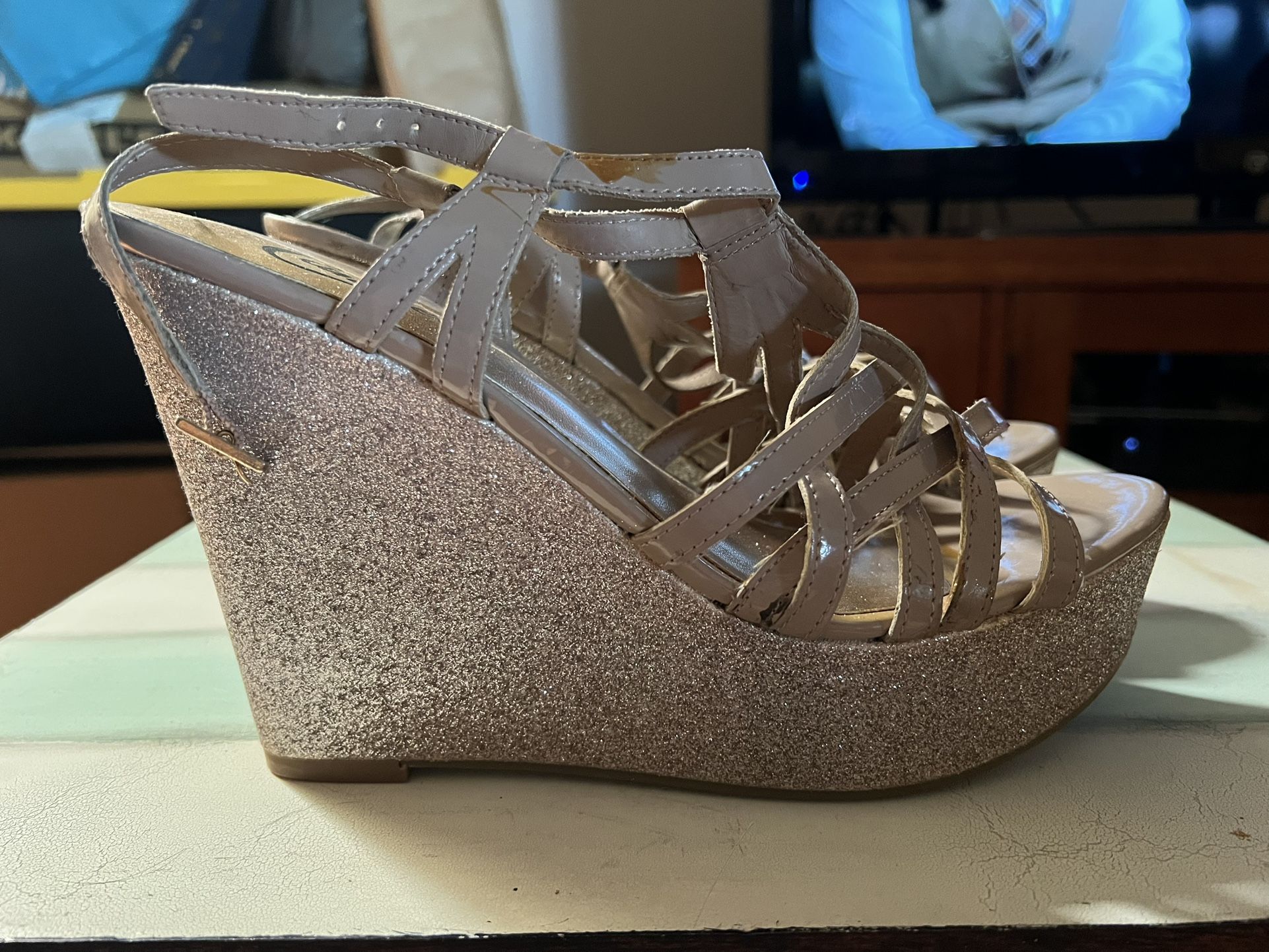 Candies Tan And Gold Wedges
