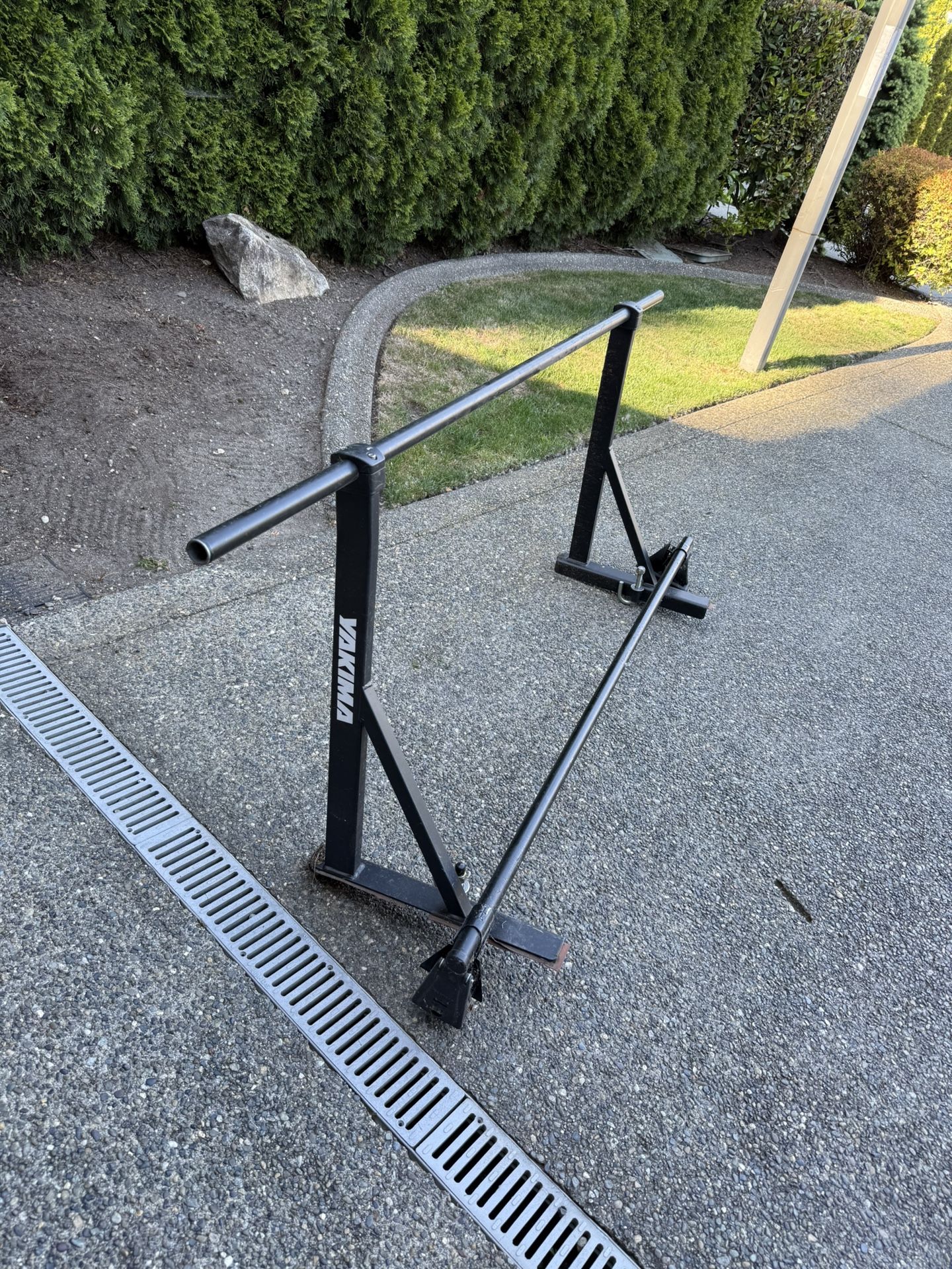 Yakima outdoorsman truck rack with front round bar