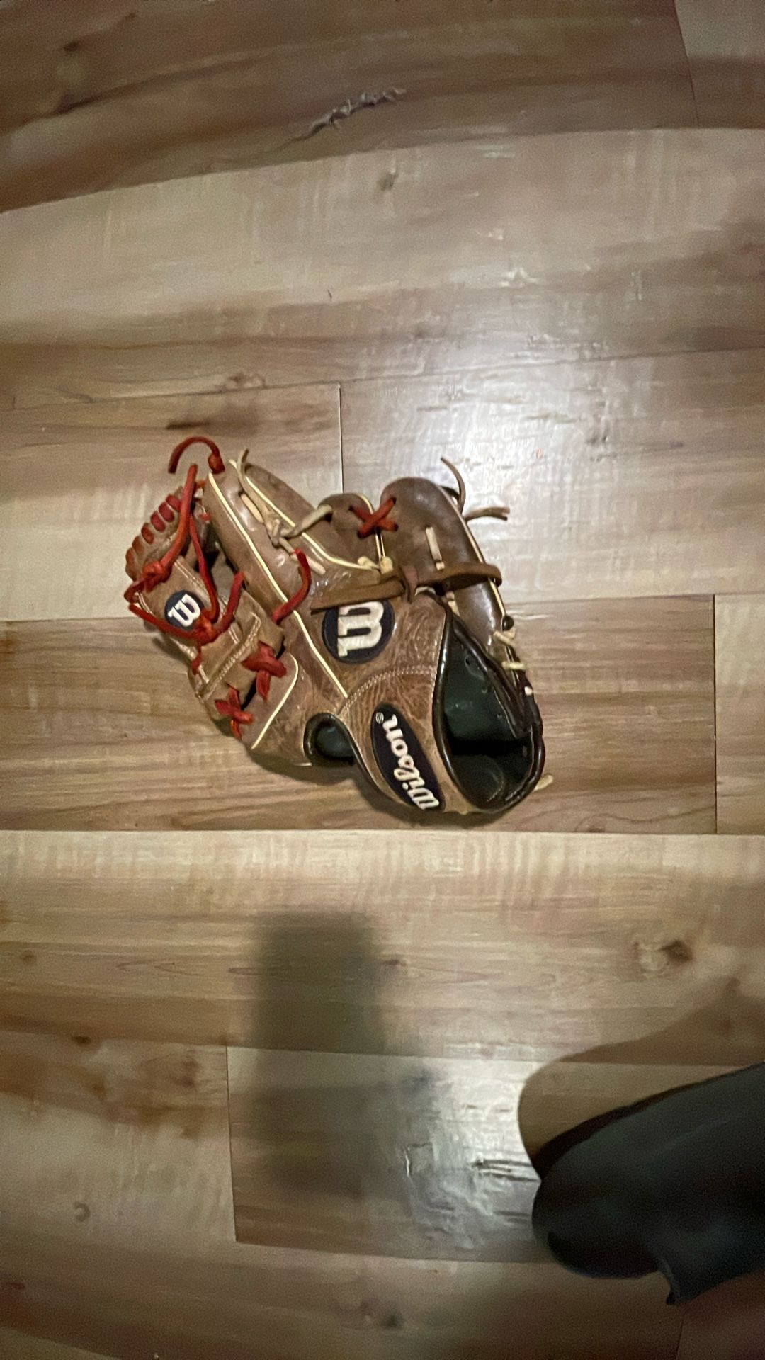 Wilson A1000 Baseball Glove (11. 5 Inches)