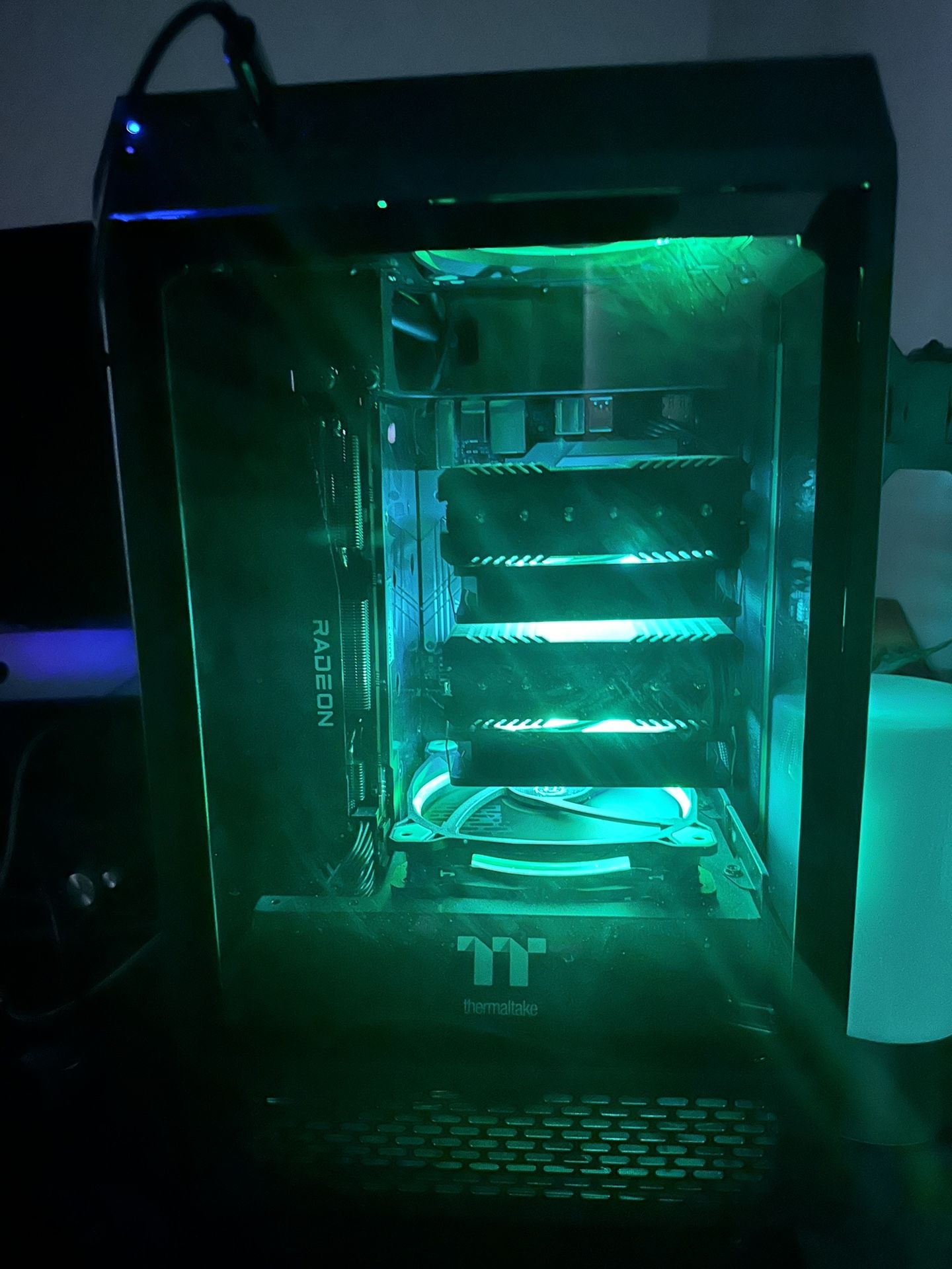 PC / Gaming Desktop With AMD 6700xt