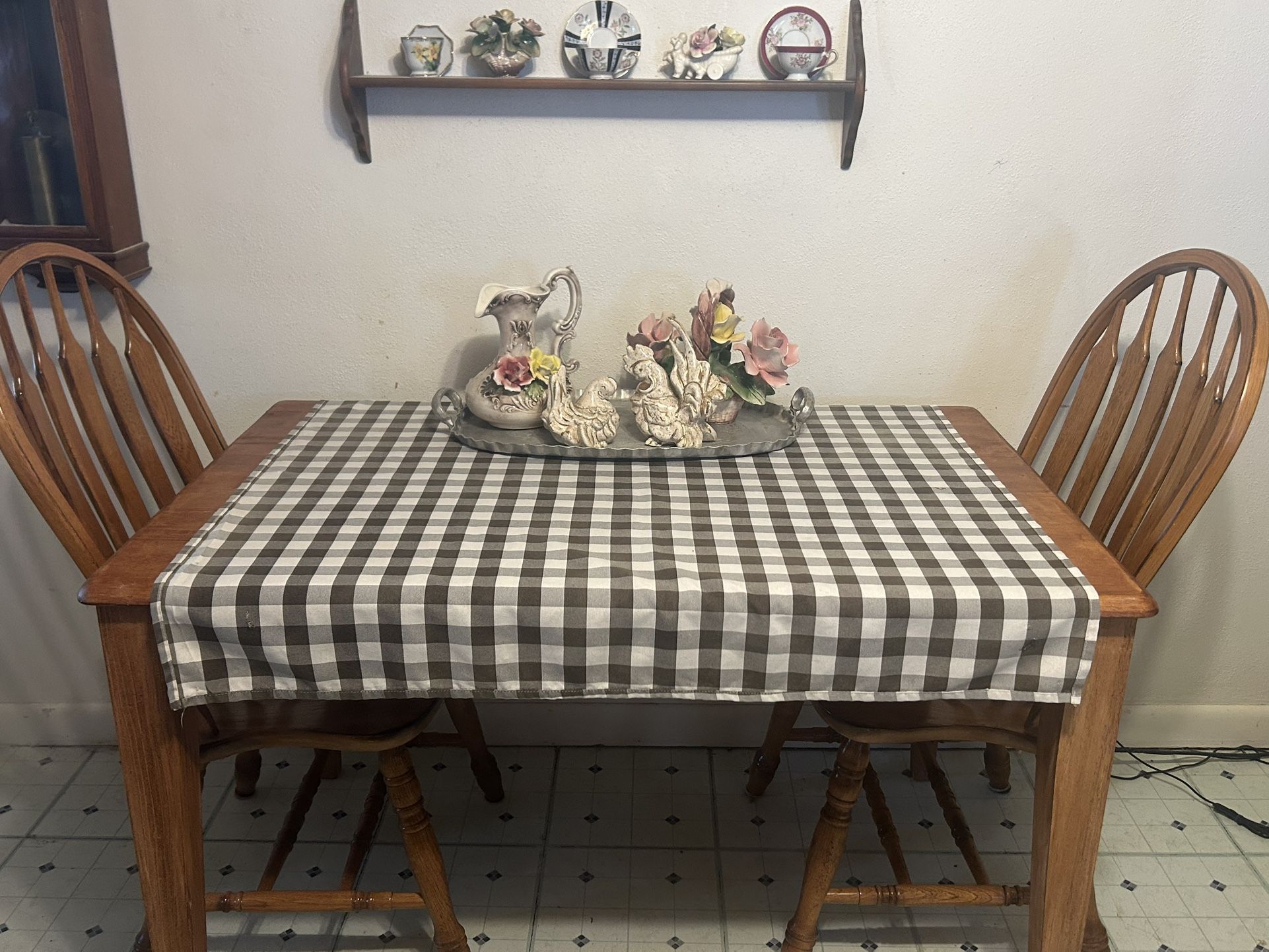 Kitchen/ Dining Room Table