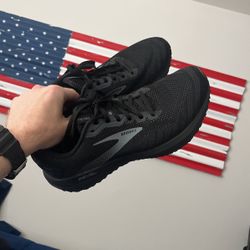Brooks shop running sale