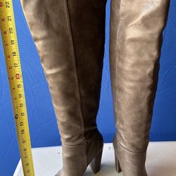 Women’s Boots 4” Heel GRAY, 24.5” height. US Women’s Size 8 [Lightly Used]